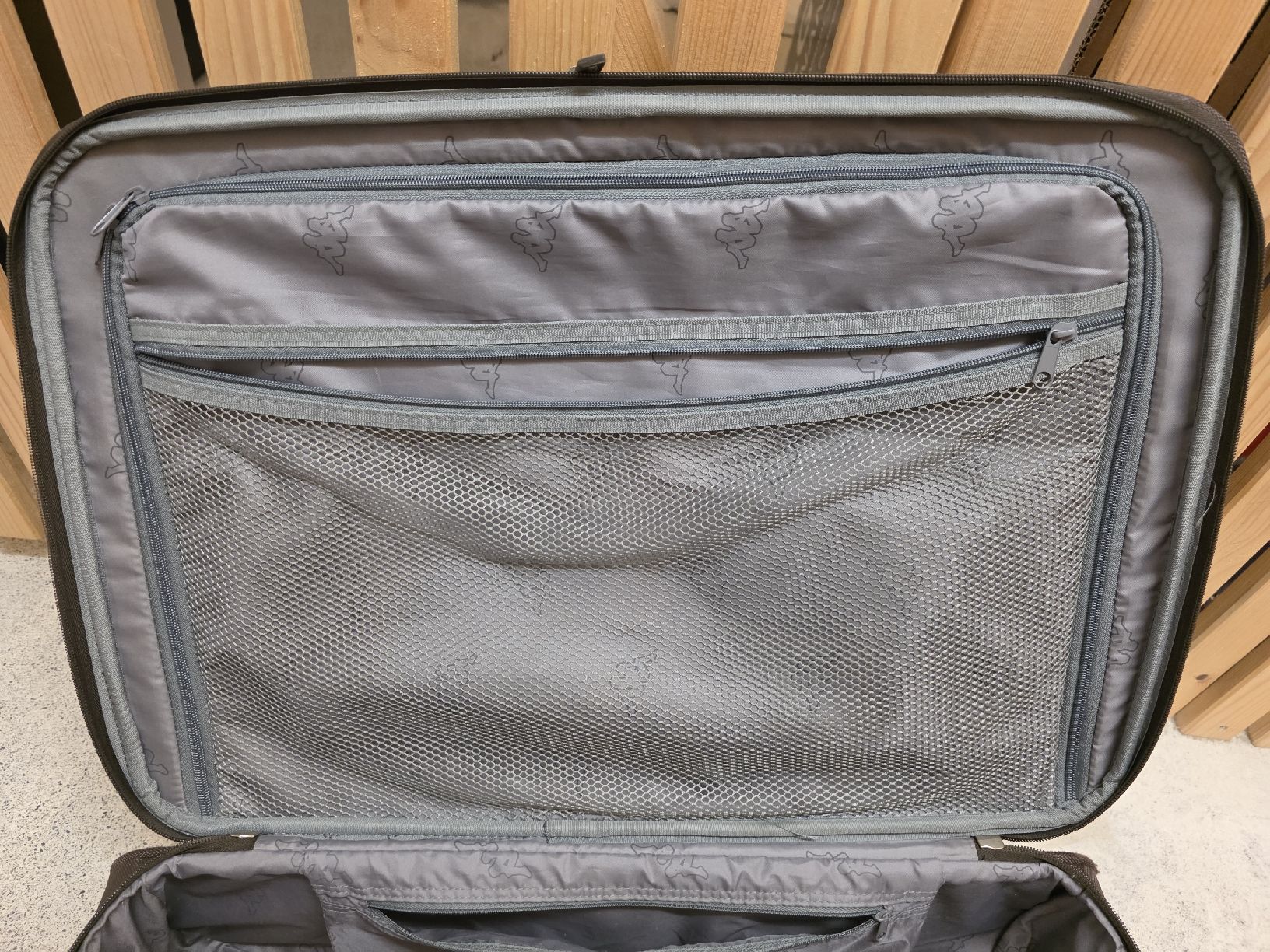 Kappa Reisekoffer: Brauner Kappa Rollkoffer  – Gebraucht aus Zell LU von claro62 5