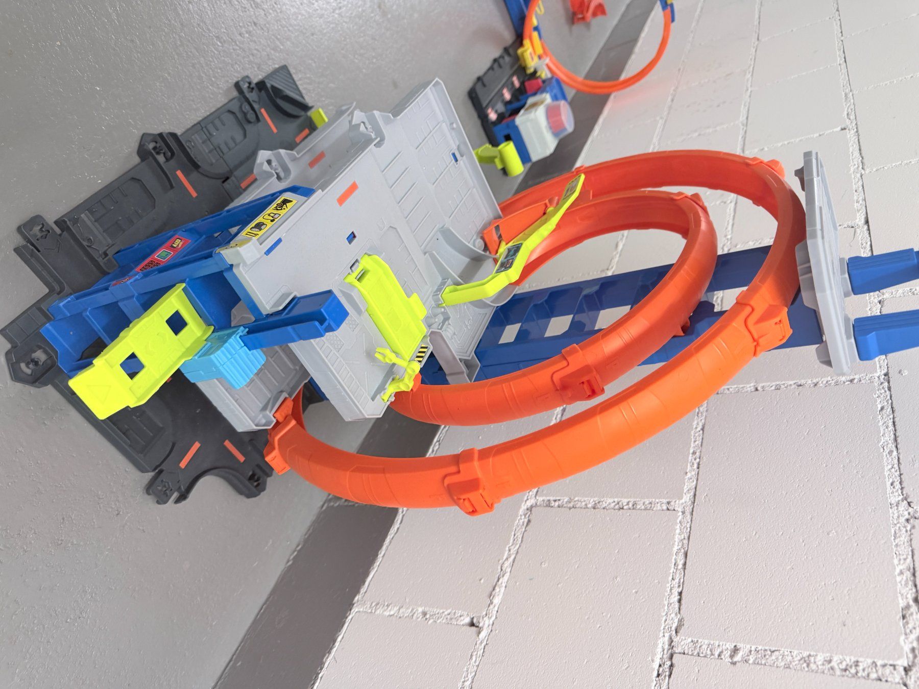 Hot Wheels Rennbahnen: Hot Wheels City Mega Garage – Gebraucht aus Oftringen von din_8wdc 1