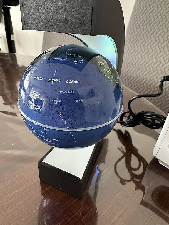 Altro in Decorazioni & Accessori: Magnetische Schwebender Globus 7 Farblichter Globus – Usato da Abtwil SG venduto da leon-77 3