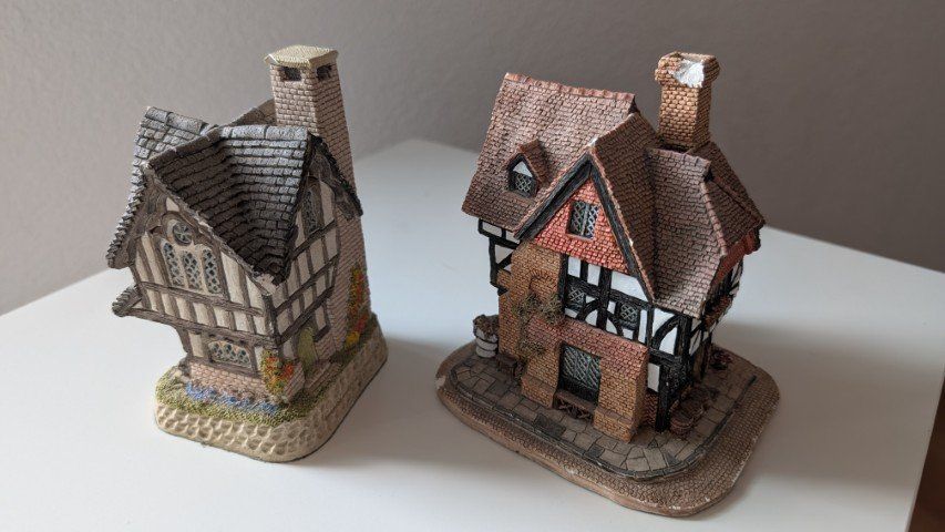 Statuette: 1x David Winter...1x Lilliput Lane – Difettoso da Winznau venduto da Delphin65 1