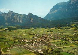 MAIENFELD Flugfoto Bündner Herrschaft