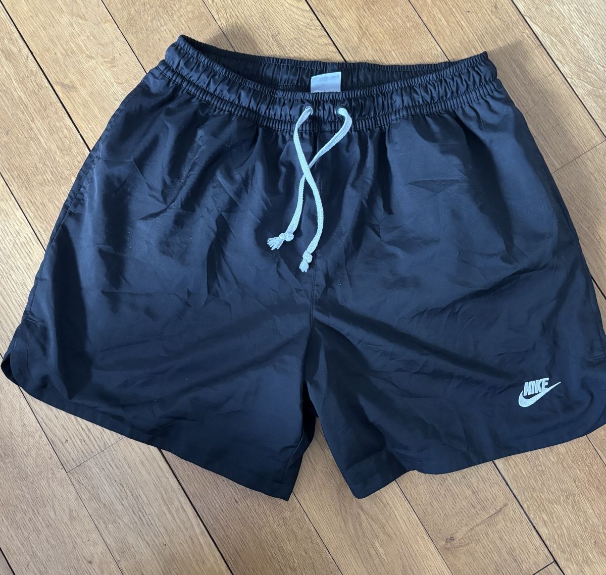 Nike Pantalons: Nike Shorts Schwarz L – D'occasion à Basel par mein__flohmi