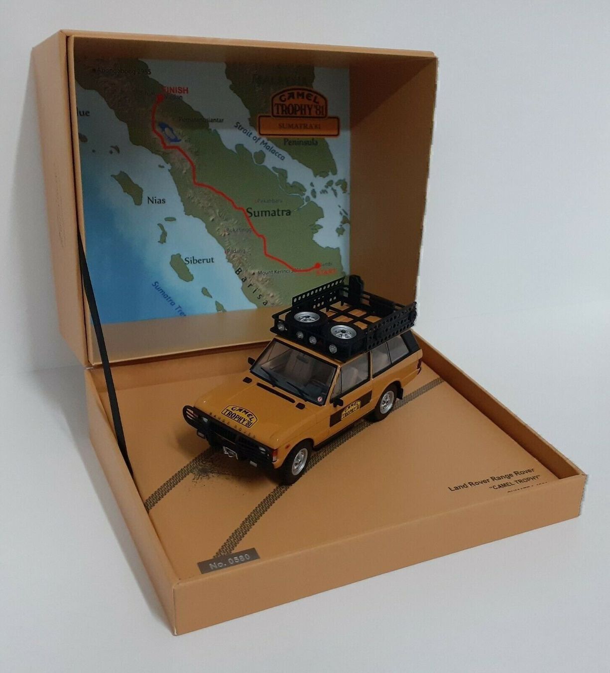 Land Rover Modellini d'auto: Range Rover 4x4 Sumatra 1981 Camel Trophy ocker / Decor 1:43 – Nuovo e nell'imballaggio originale da Gerlafingen venduto da espero88 7