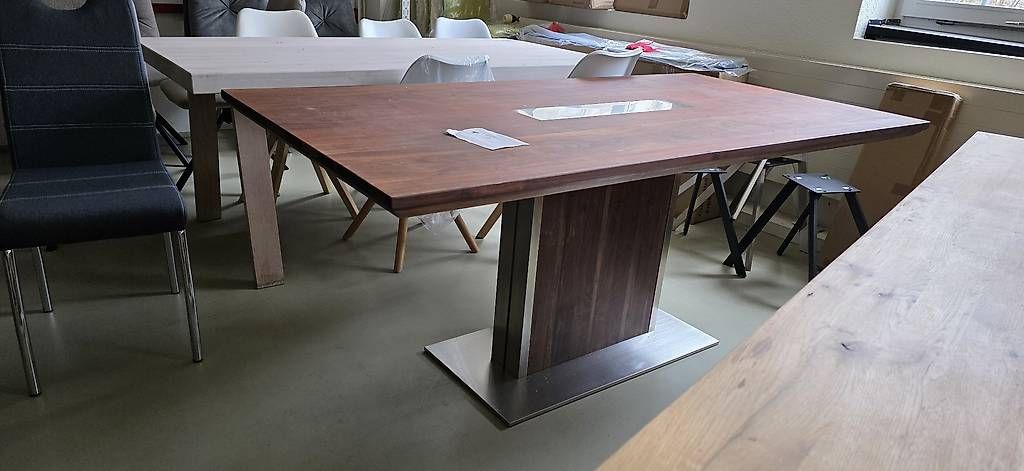 Tables: Tisch Nussbaum – Neuf avec emballage d'origine à Lützelflüh-Goldb par Rampenverkauf_72_ 6