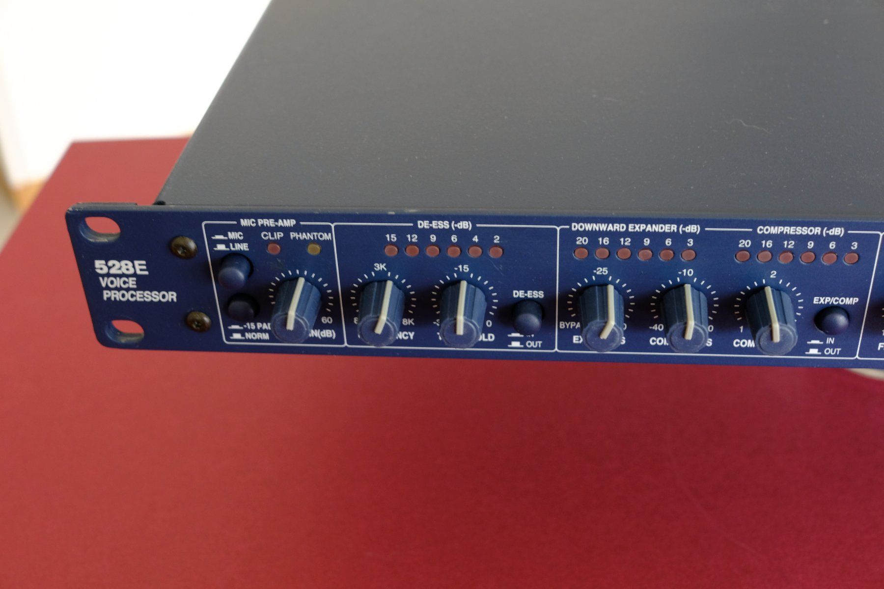Egaliseurs: Symetrix 528E Voice Processor – D'occasion à Bulle par Vollbeat 7
