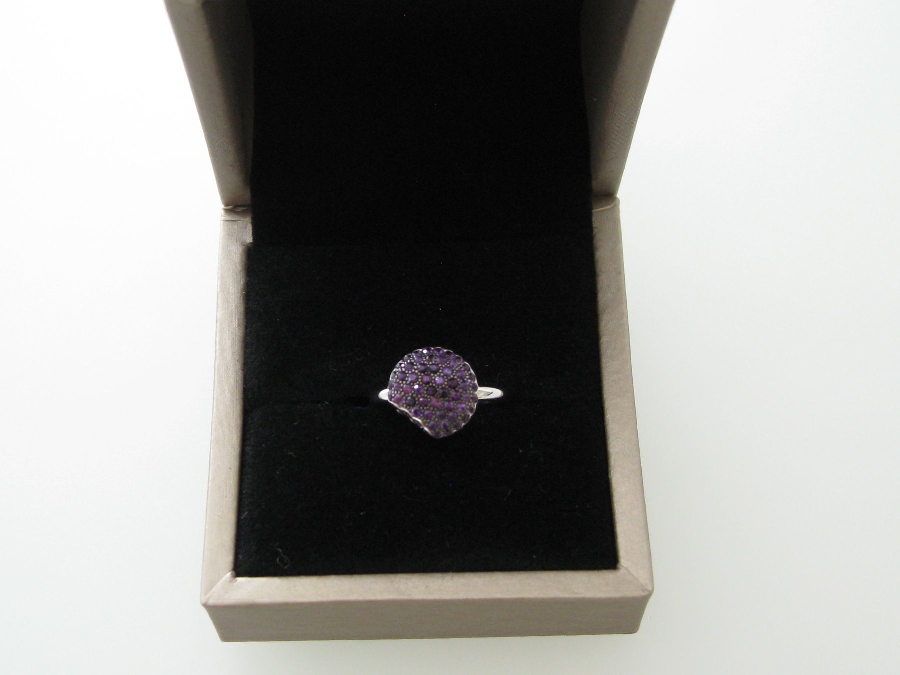 Boucheron Anelli: Bague Boucheron "Tentation Macaron", ornée d’améthystes. – Nuovo (secondo la descrizione) da Geneve venduto da iBest 4