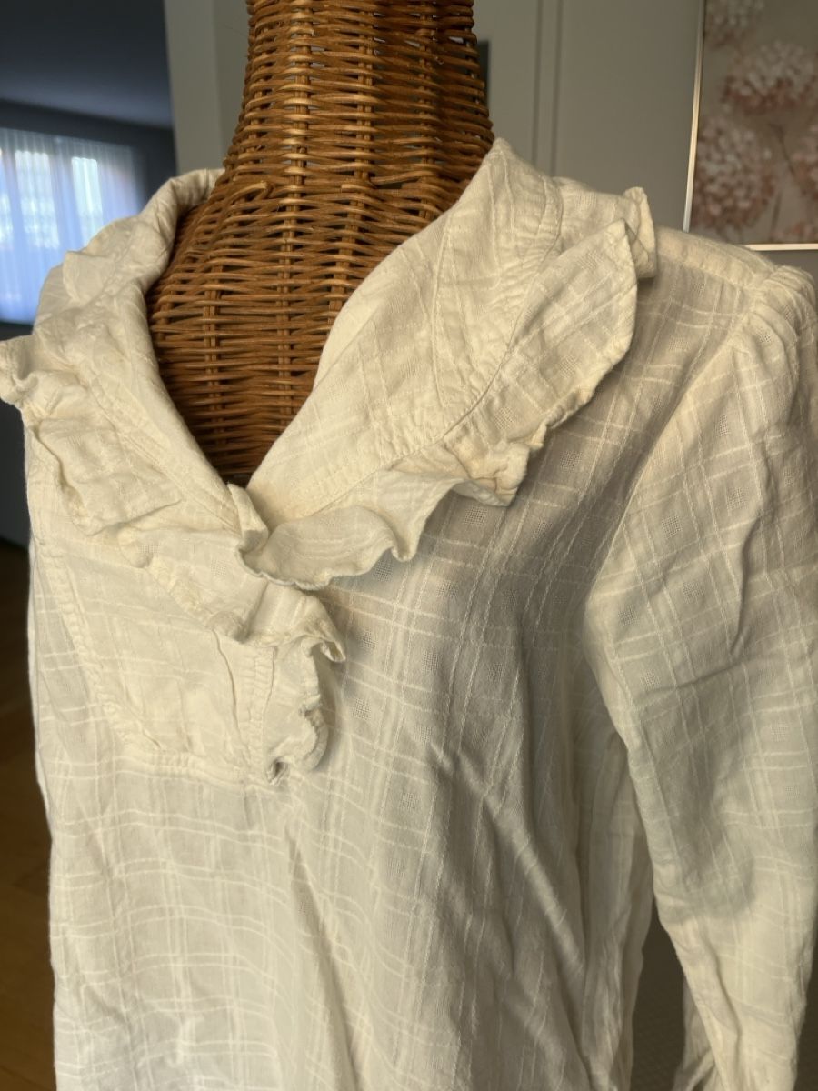 Cyrillus Chemisiers: Cyrillus Bluse, Creme mit Rüschen, 36/38 – D'occasion à Solothurn par Bobesch08 1