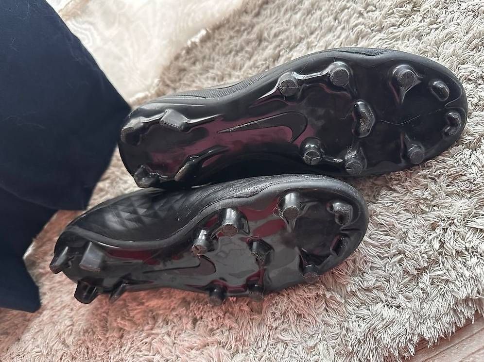 Herrenschuhe: Fussball-Schuhe - 39 – Gebraucht aus Wauwil von est_r5td