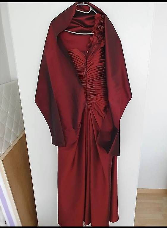 Robes: Kleid bordeaux ca. Gr. 34/36 – D'occasion à Ruswil par Jive01