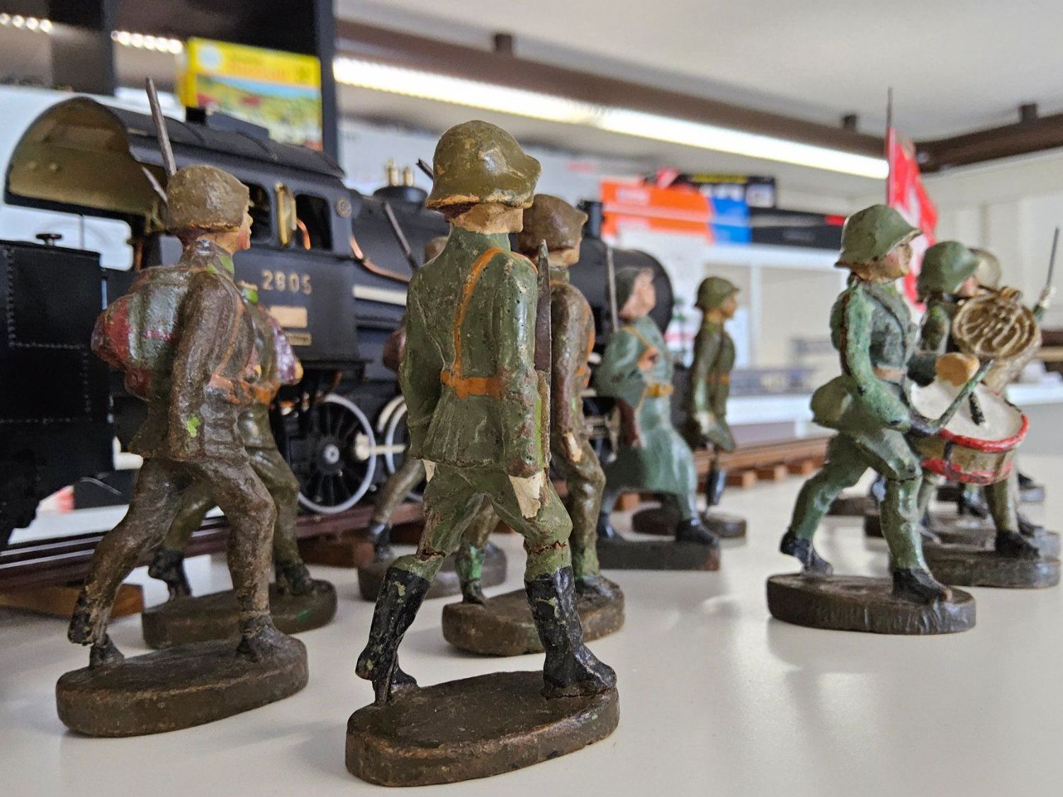 Statuette: schweizer Armee vor 1939 ___ 13 x Figuren Elastolin & Lineol – Usato da Uerikon venduto da Airport68 6