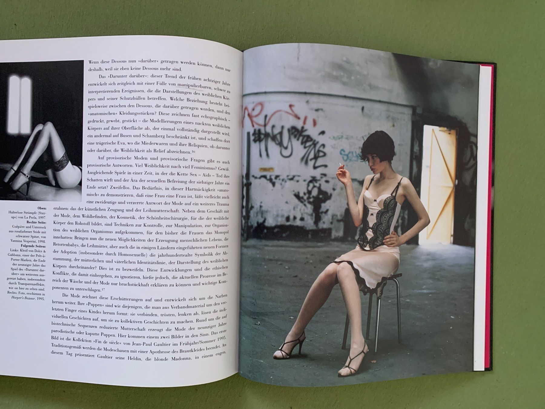 Libri: BUCH Dessous - Ein Jahrhundert Wäschekult – Usato da Belp venduto da you-and-me 2