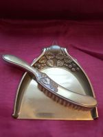 Jugendstil Tischkehr-Set, könnte aus Messing sein