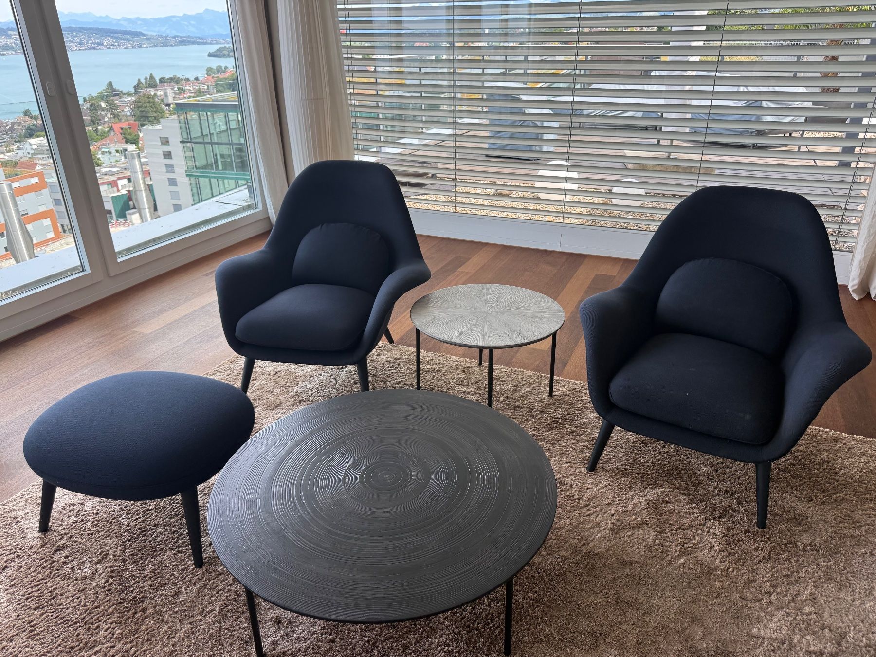 Sessel: 2 x Fredericia Swoon Lounge Chairs + Sofahocker – Gebraucht aus Horgen von cccamillla 5