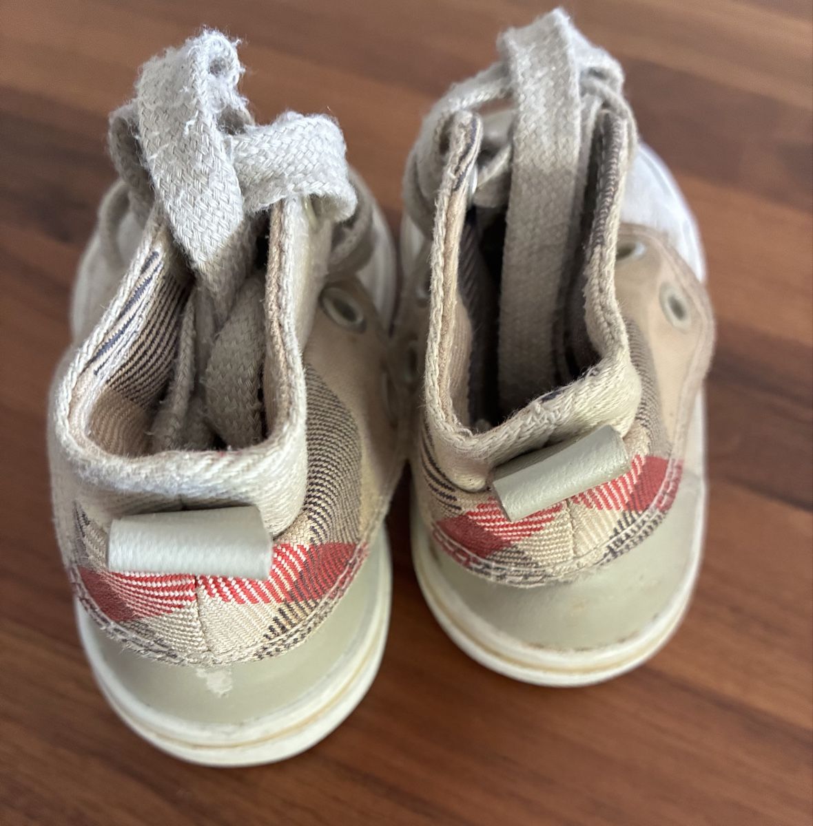 Burberry Scarpe per ragazzi: Burberry Babyschuhe Grösse 20 – Usato da Stallikon venduto da shop100 5
