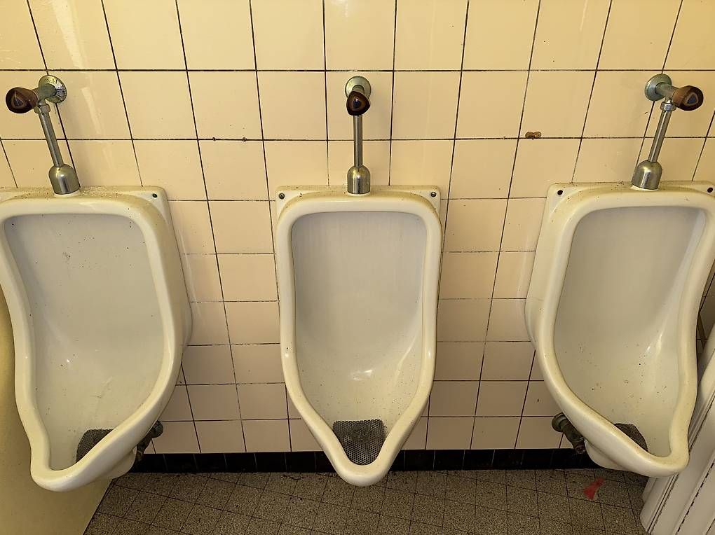 WC: Älteres Pissoir, Urinal – Usato da Münchwilen AG venduto da me2work