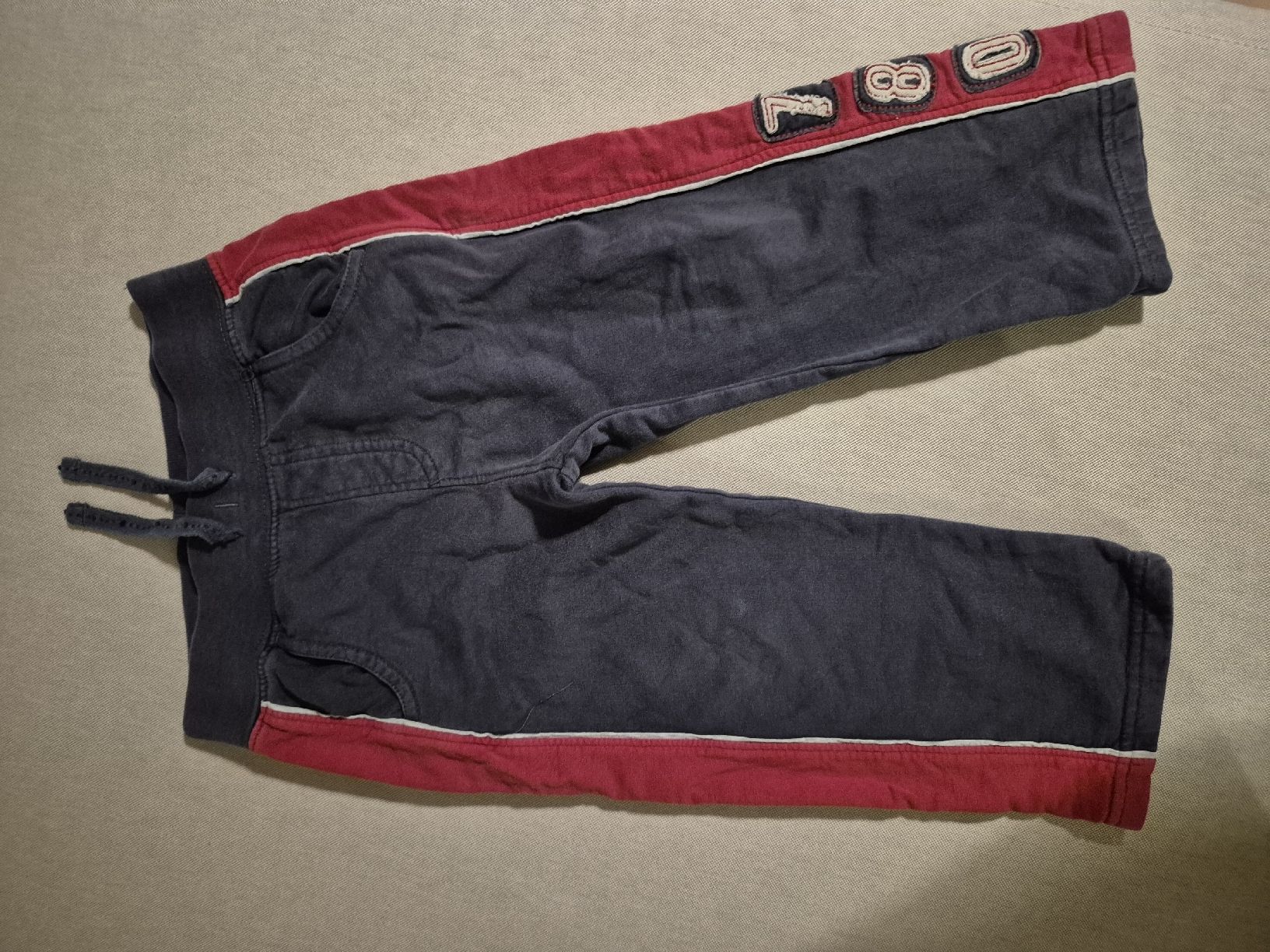 Pantaloni: 2x Kinder Jogginghosen Gr. 92 warm – Usato da Thun venduto da Zuzi84 2