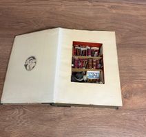 Wunderschöne Vintage-Buchbox mit dreidimensionaler Miniaturw