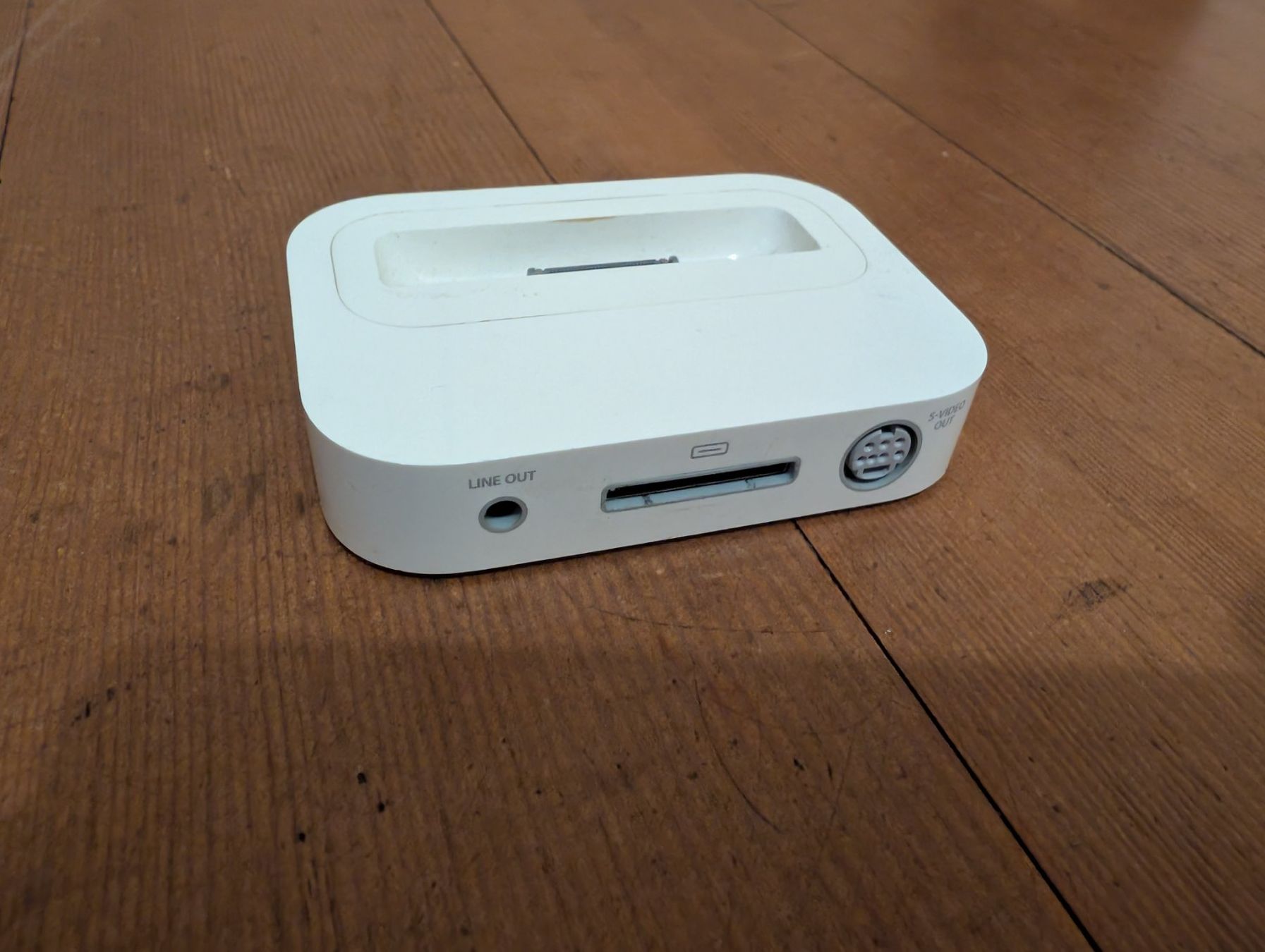 Dockingstation: Apple Universal Dock, 30-Pin, für iPhone 4/iPod – Gebraucht aus Zürich von McFlurry49 1