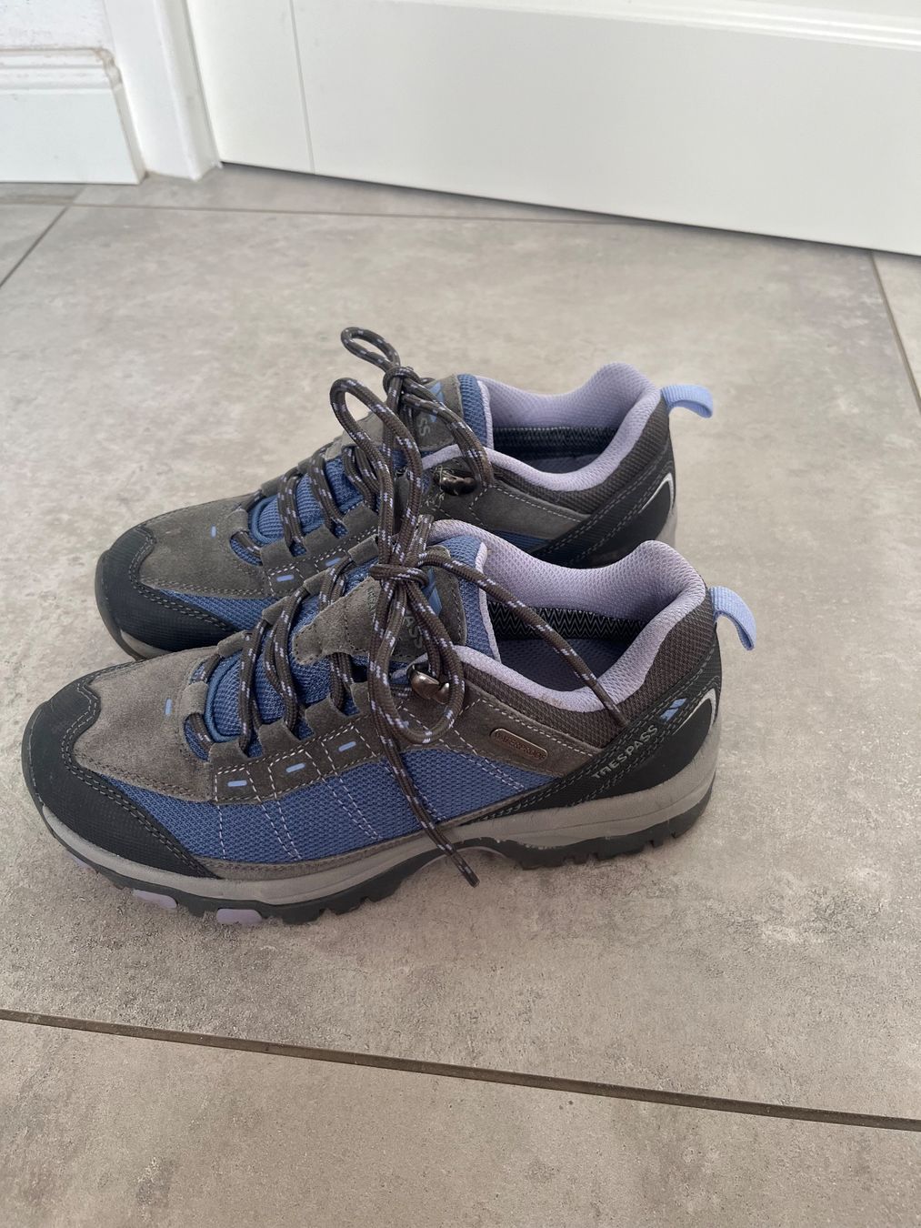 Chaussures femmes: Tresspass, Wanderschuhe, grau, blau, Gr. 37, w. Neu – D'occasion à Mollis par Miss_Dresses 3