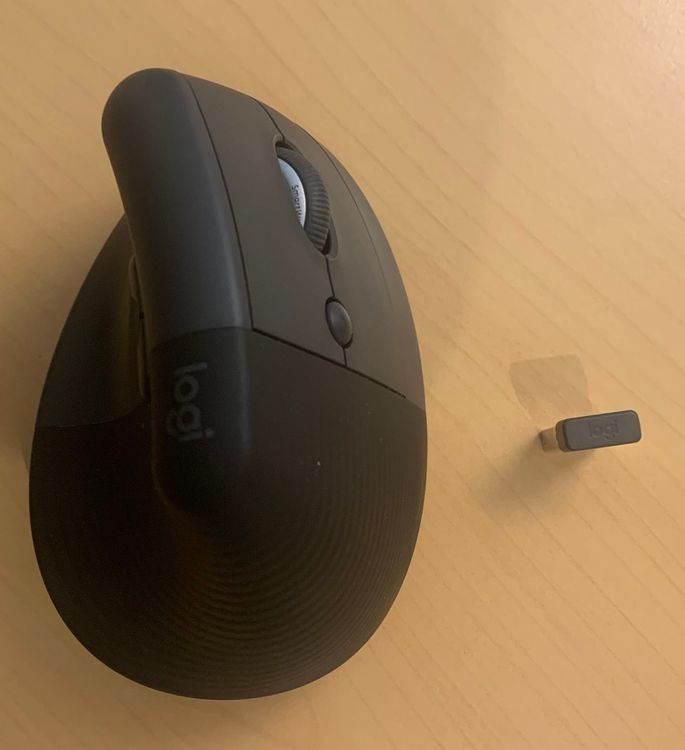 Logitech Lift Ergonomic Mouse - Black | Kaufen auf Ricardo