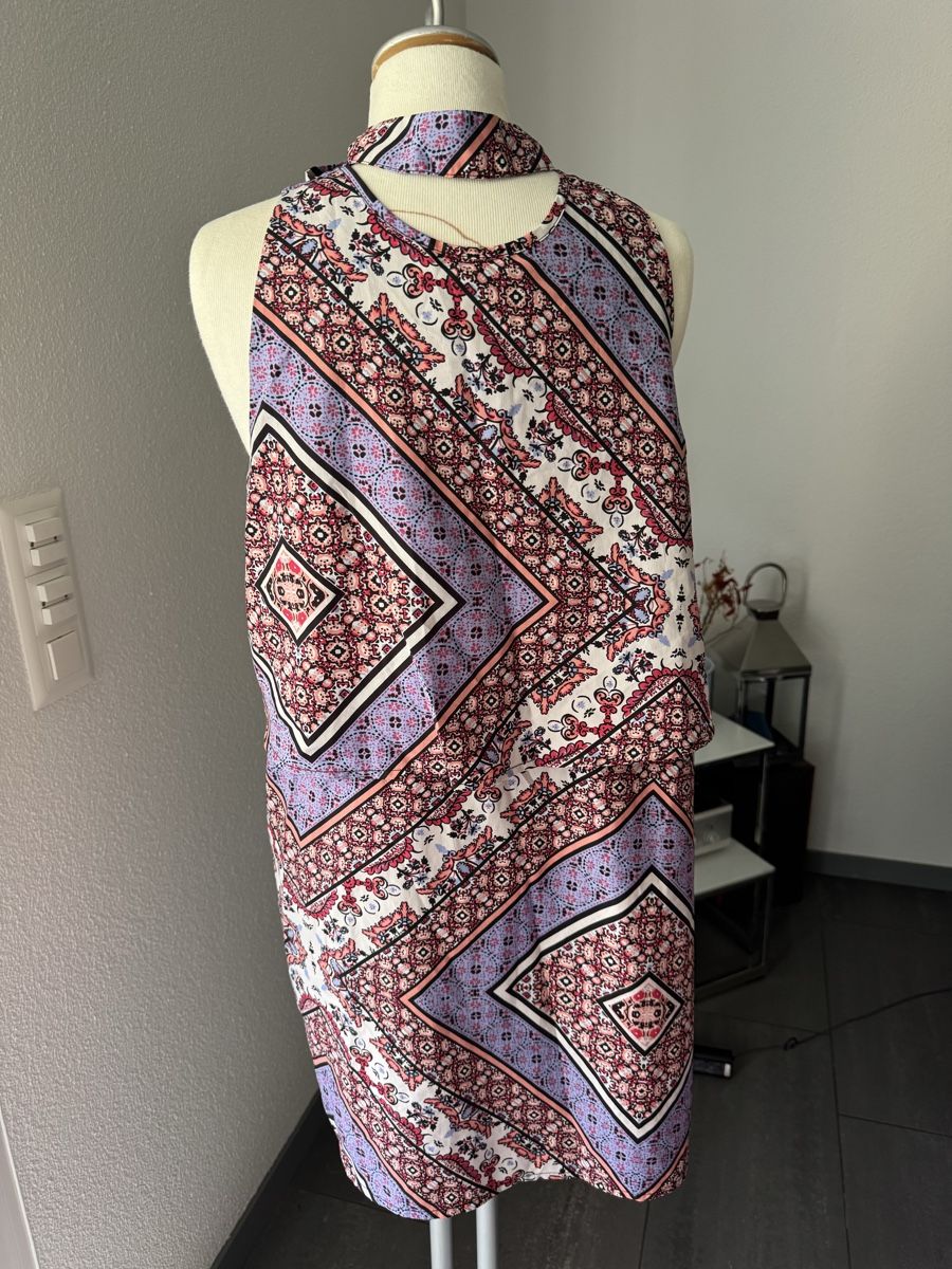 Vestiti: Kleid gemustert Grösse M guter Zustand – Nuovo (secondo la descrizione) da Olten venduto da bir_k96n 2