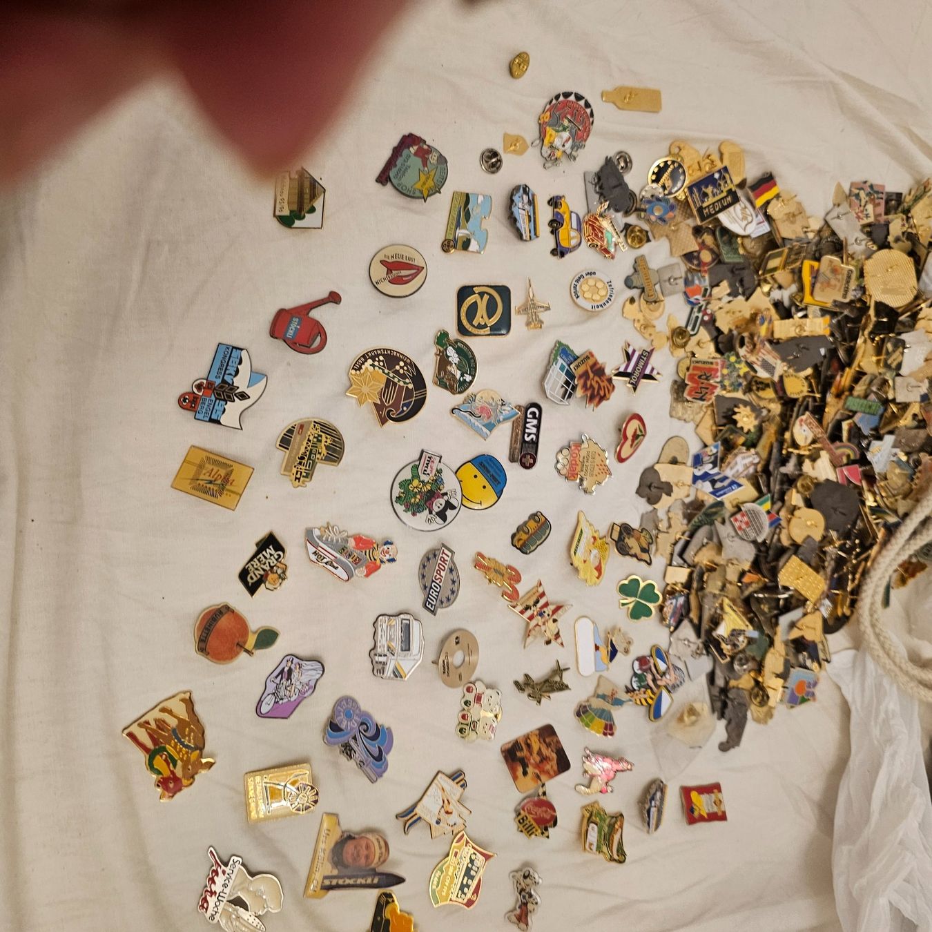 Placchette & Badge: Konvolut  pins  100 stück  unkontroliert – Usato da wolfhalden venduto da 46464646