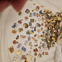 Konvolut  pins  100 stück  unkontroliert