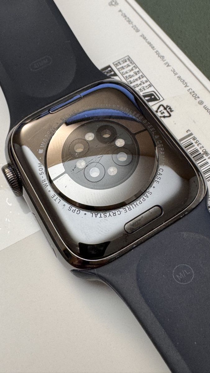 Apple Smartwatch: Apple Watch Edelstahl Series 9 41mm Graphite  – D'occasion à Wolfwil par HerrZg 5