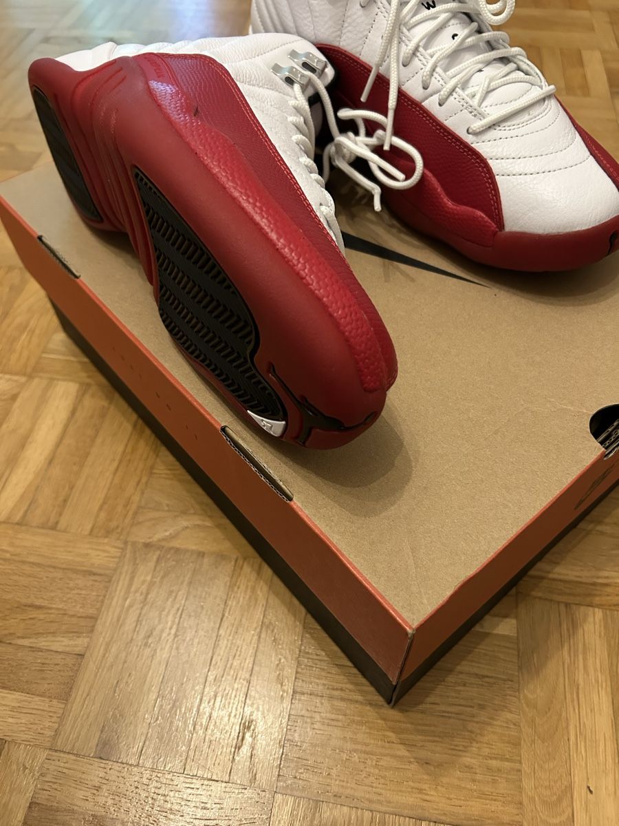 Jordan Scarpe da uomo: Jordan 12 Retro Cherry Grösse 43 /Size 9.5 – Nuovo e nell'imballaggio originale da Unterentfelden venduto da basket05 5