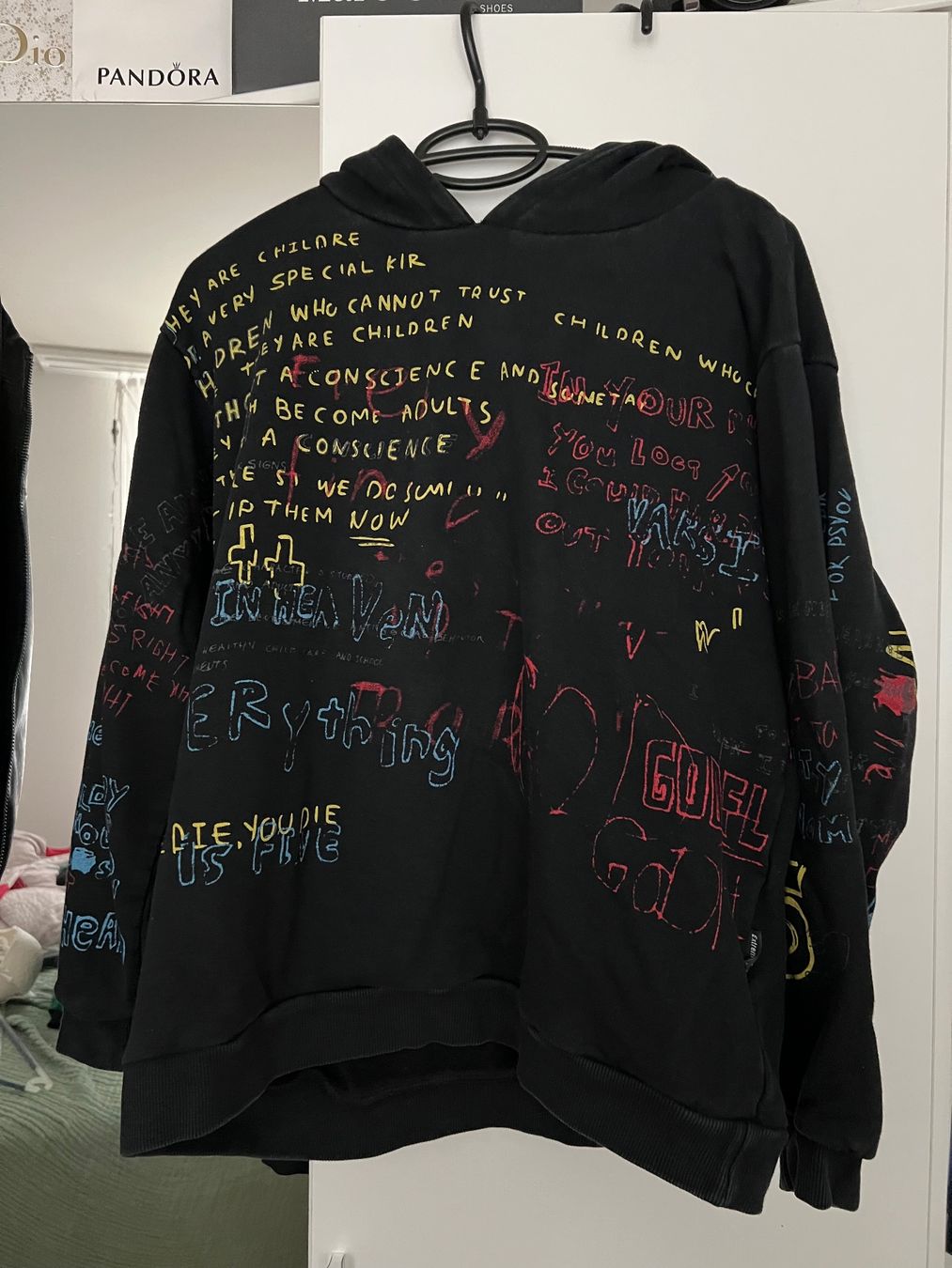 Pullover & Sweatshirts: Hoodie Gr. S mit Graffiti Print – Gebraucht aus Abtwil SG von chi_yh9f
