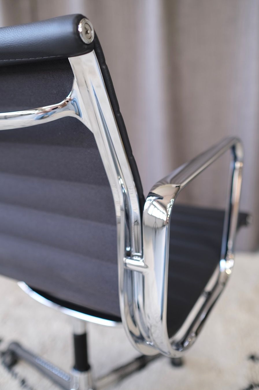 Vitra Sedie: Vitra EA 108 Aluminium chair Eames – Usato da Bern venduto da Zmodern_CON 7