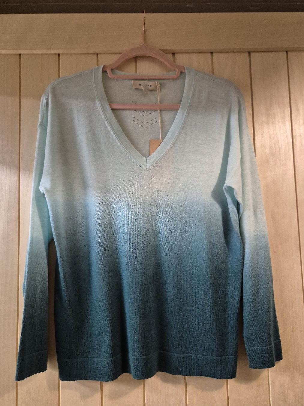 Pulls & Sweat-shirts: Pull dégradé bleu vert taille S état neuf. – Neuf avec emballage d'origine à Carrouge VD par sar_2ncs