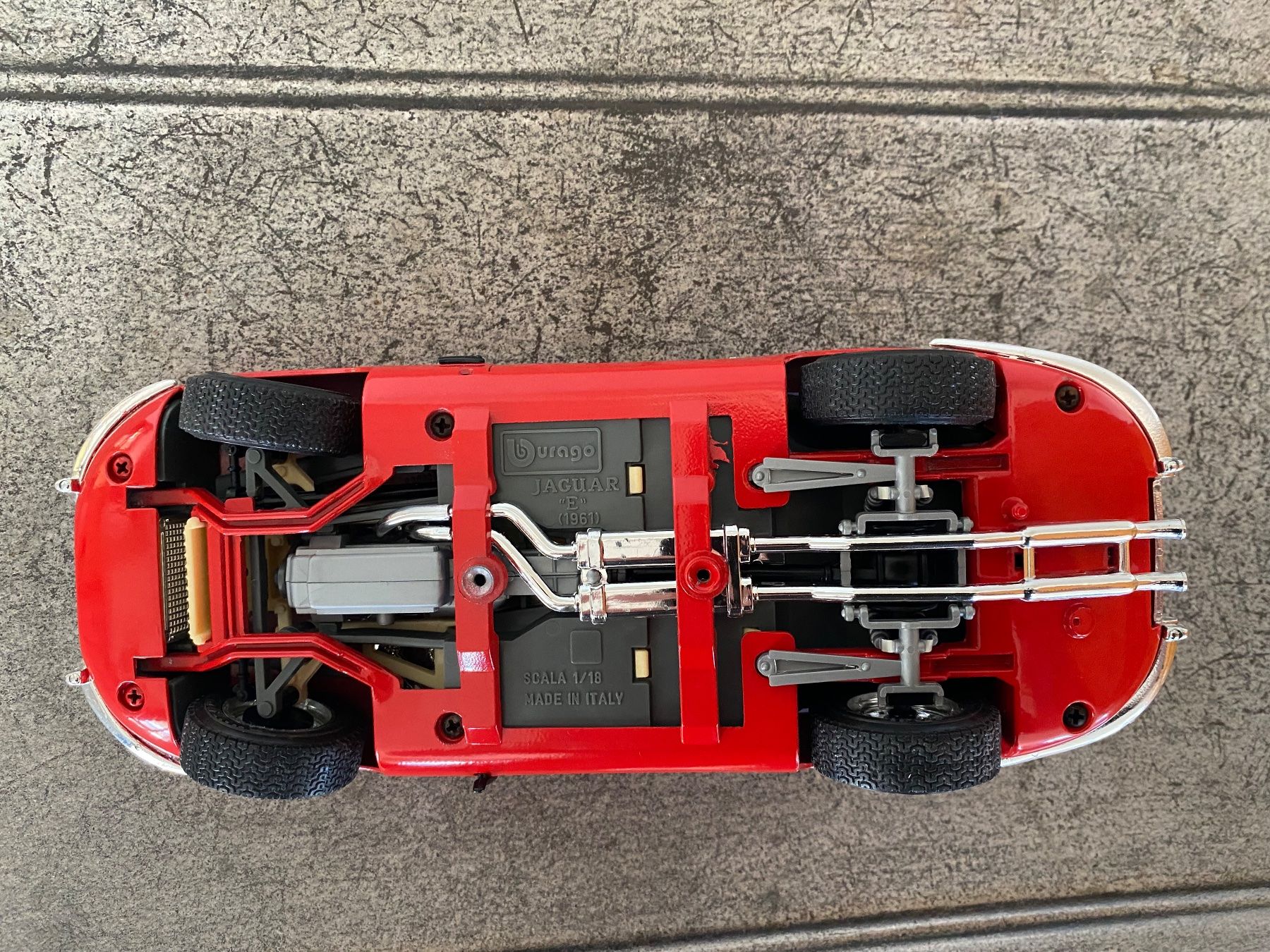 Jaguar Modellini d'auto: Burago 1/18 Jaguar E 1961 – Usato da Balsthal venduto da Uroby 4