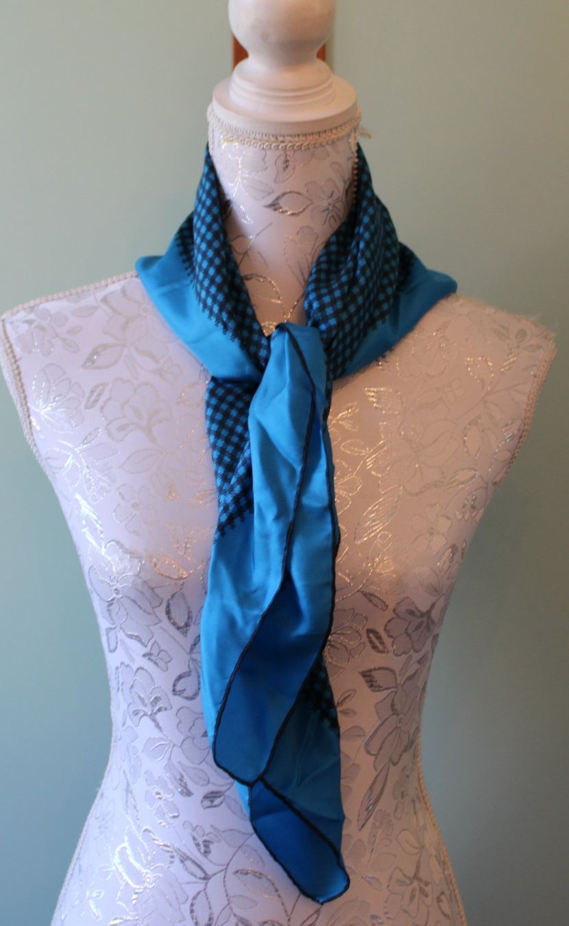 Foulard & Sciarpe: Foulard – Usato da Schaan venduto da antikes_und_kurioses