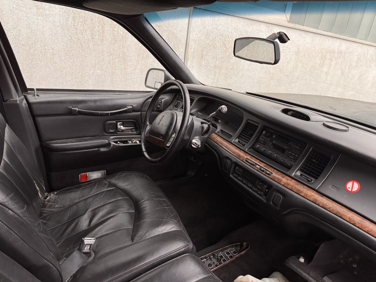 Ford (Usa) Autos: 1996 Lincoln Towncar Stretchlimo / Projekt oder Teilespender – Gebraucht aus Rheineck von EastSwissHouseMusic 3