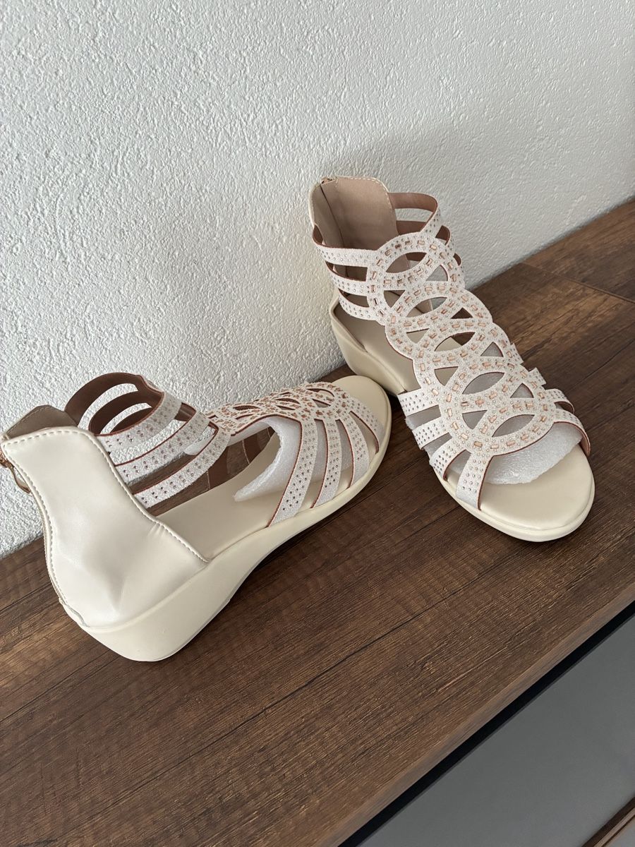 Scarpe da donna: Sommer Sandalen 40, mit Strass! – Nuovo e nell'imballaggio originale da Wald ZH venduto da Slaste 1