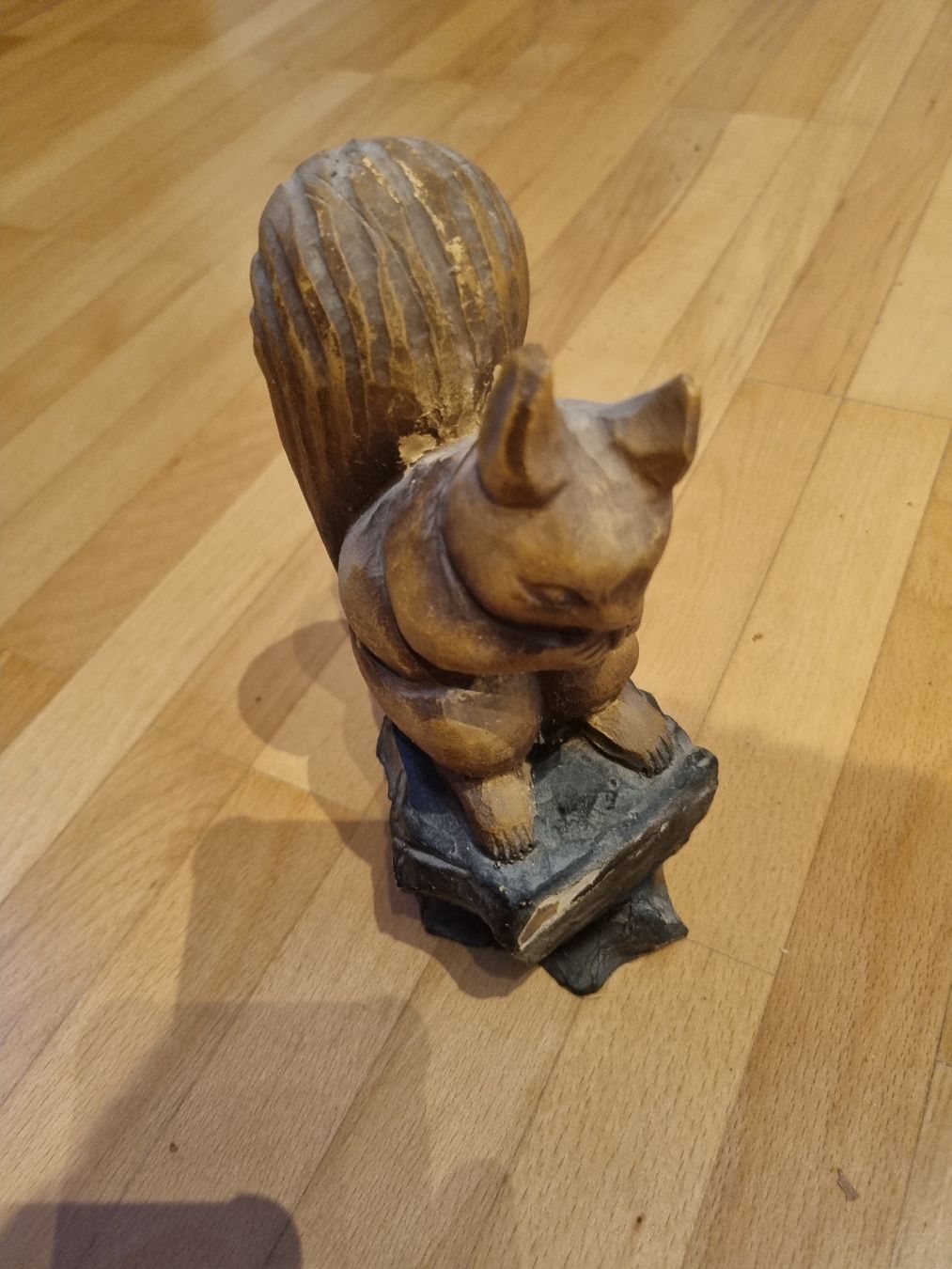 Statuette: Eichchörnchen aus Holz geschnitzt – Usato da Büren an der Aare venduto da benediktf