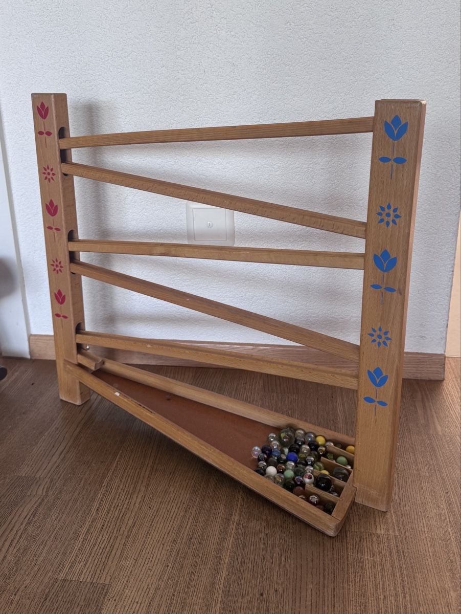 Jouets: Kugelbahn aus Holz mit Murmeln – D'occasion à Hondrich par Lejlana