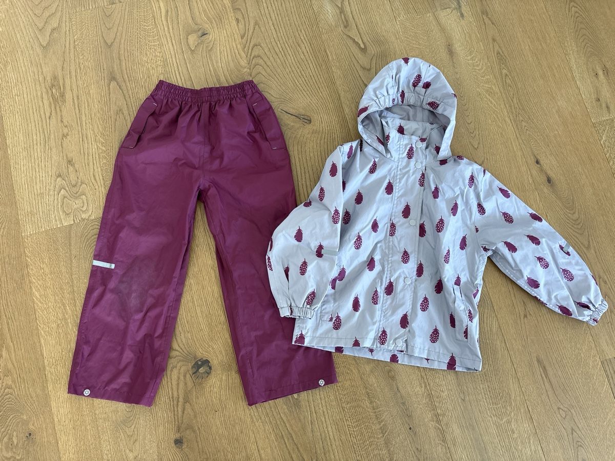 Giacche & Cappotti: Regenschutz Mädchen Grösse 110/116 – Usato da Spiez venduto da Fridu99