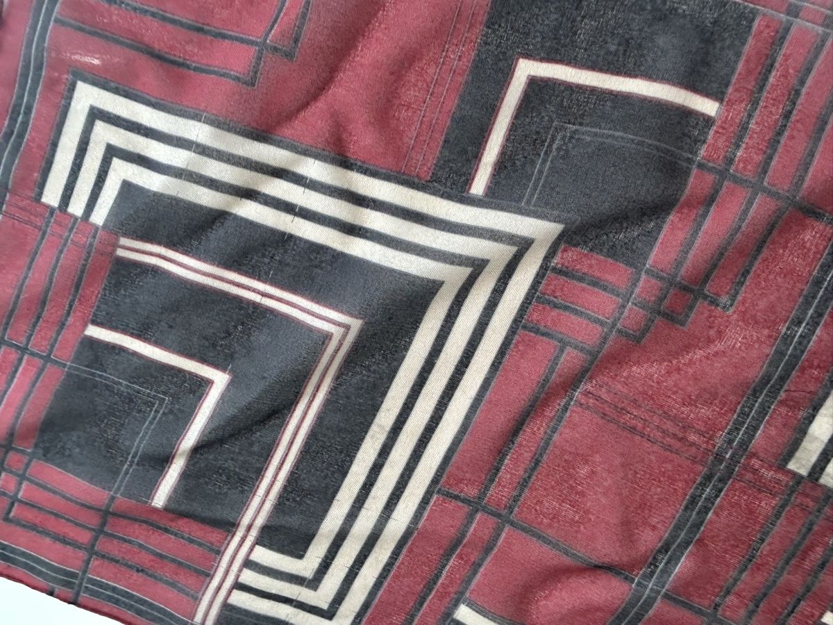 Foulards & écharpes: Scarf geometric pattern red black white  – D'occasion à Saland par ele_vc96 1