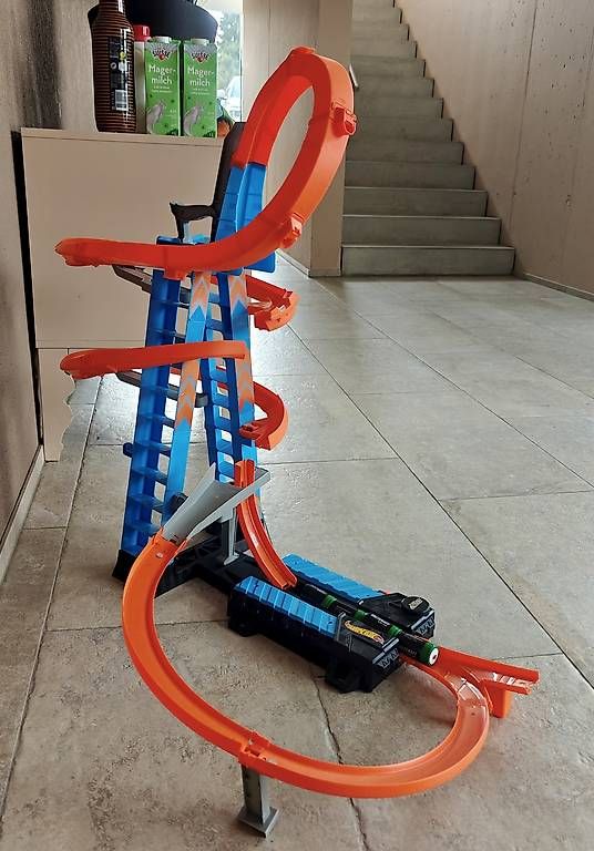 Hot Wheels Giocattoli: Hot Wheels Sky Crash Tower Rennbahn – Usato da Pfaffnau venduto da Rumpelstilzchen2