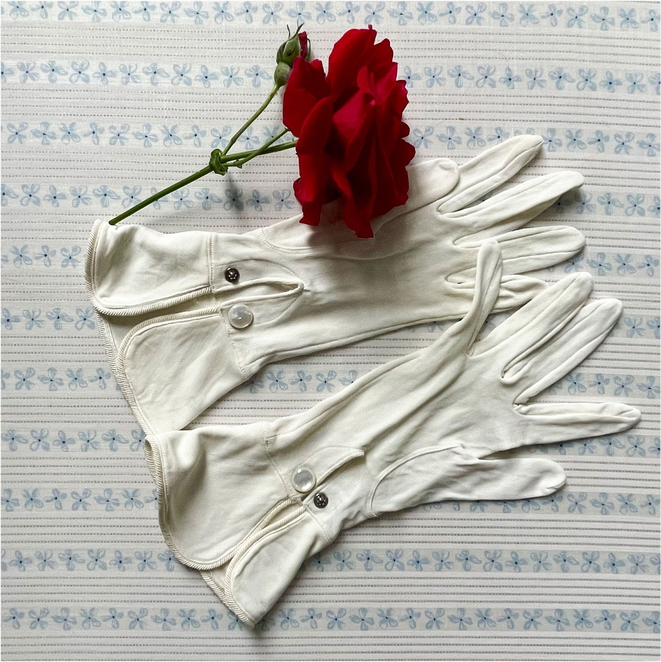 Gants & mitaines : Handschuhe antik Seide offwhite ecru ca. 1920s – D'occasion à Brüttisellen par Buxus 2