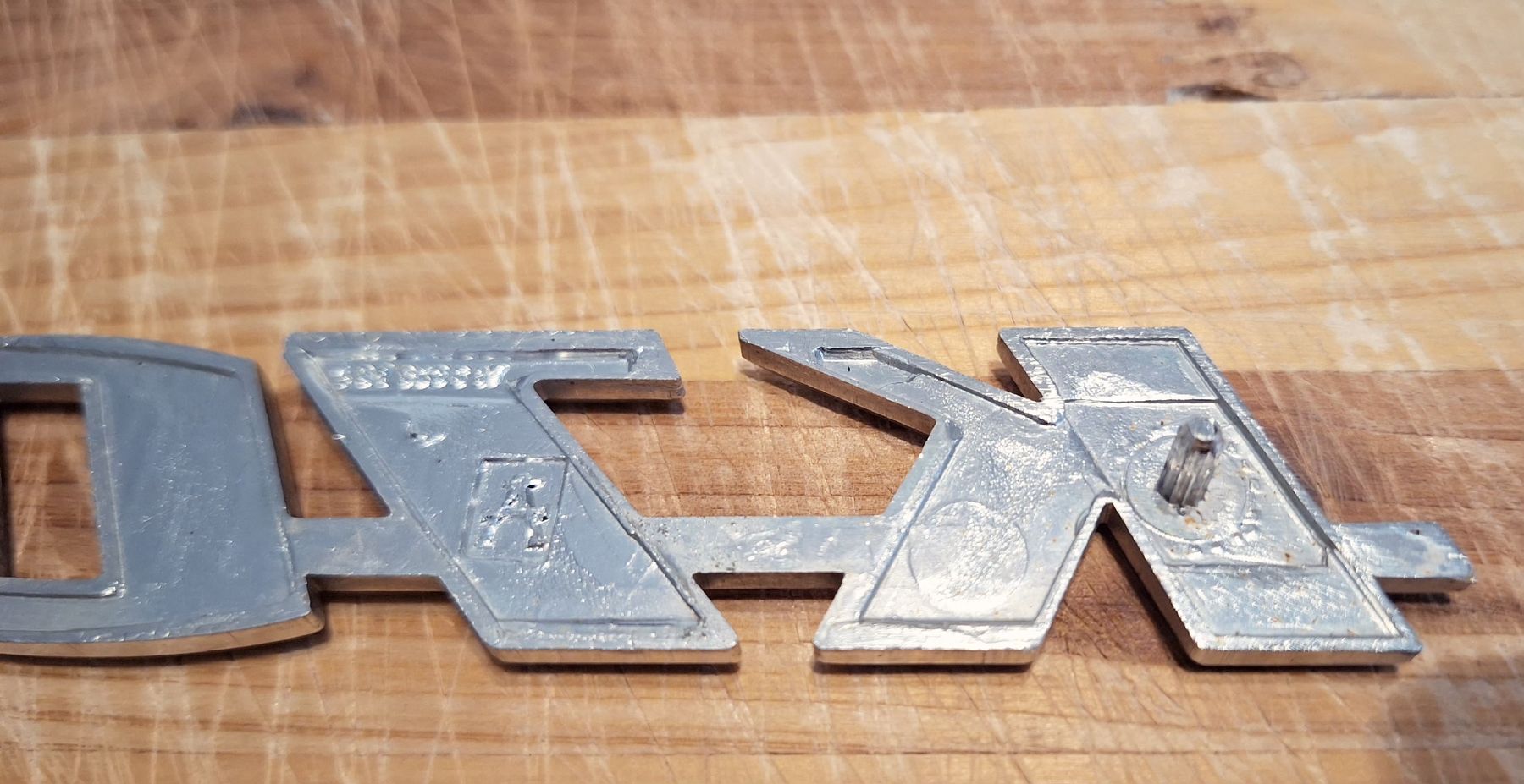 Volkswagen Tutti pezzi di ricambio auto: VW K70L Emblem – Usato da Triesen venduto da BLACKSHEEP75 4
