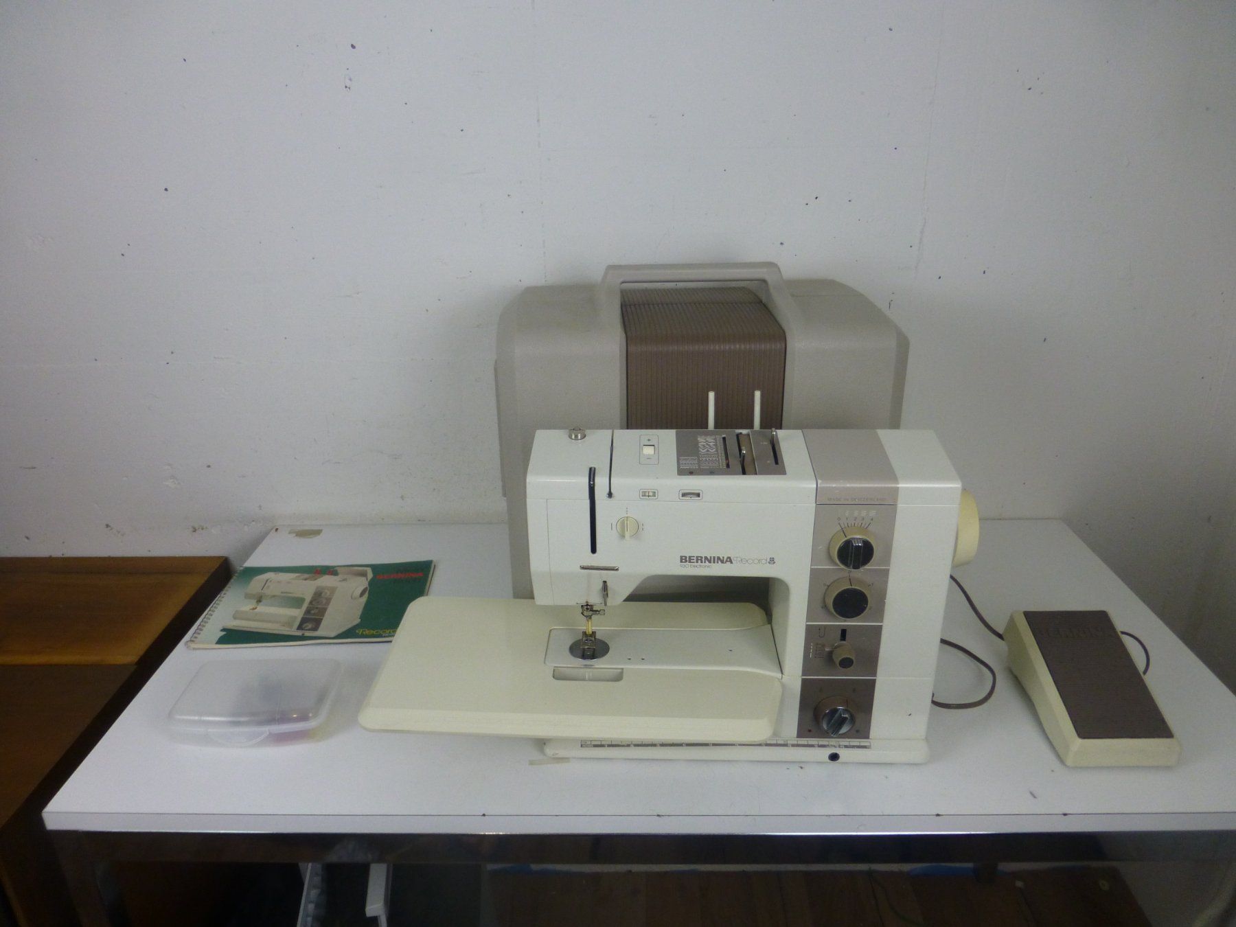 Bernina Macchine da cucire: Nähmaschine Bernina 930 mit Koffer – Usato da Fahrweid venduto da ekv