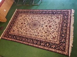 ISFAHAN Orientteppich in neuwertigem Zustand 182 x 281 cm