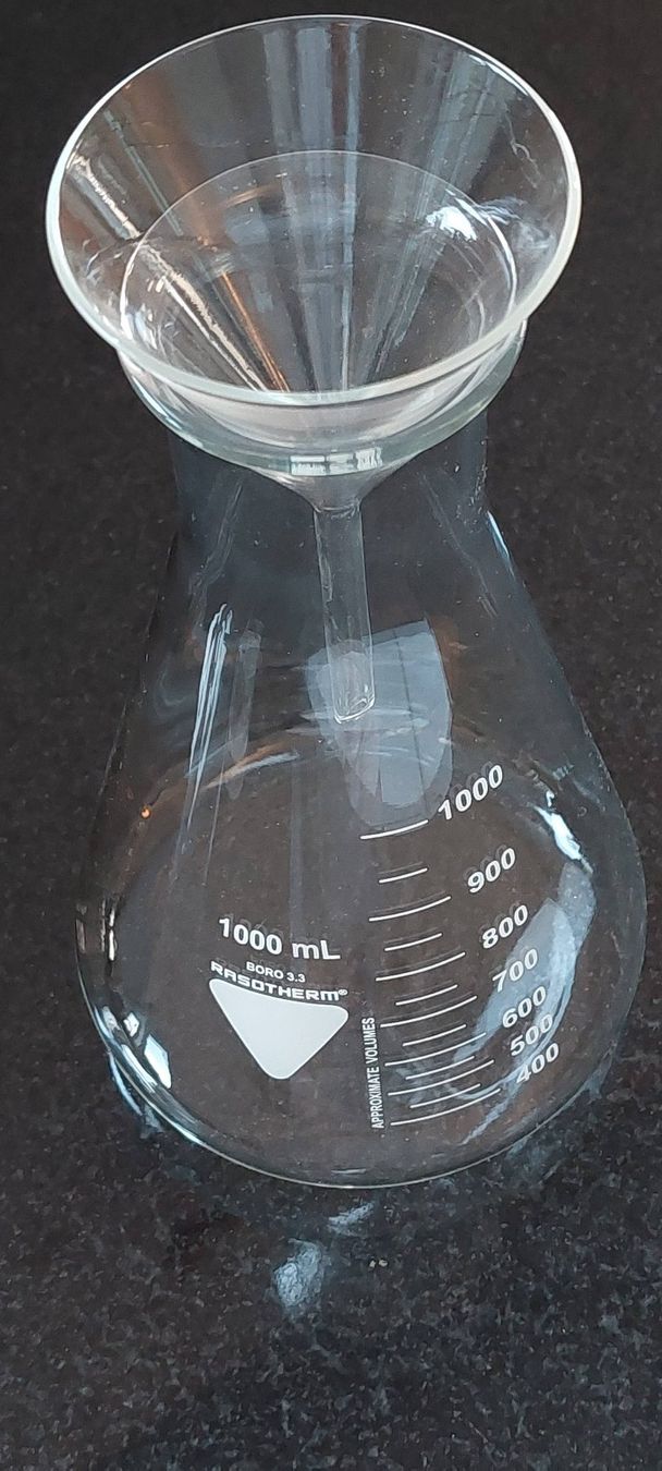 Gläser: Erlenmeyerkolben 1000ml inklusive Trichter – Neu (gemäss Beschreibung) aus Schaffhausen von Robuco_93 2