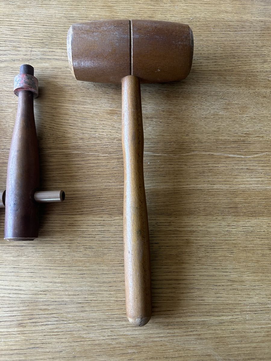 Alle Werkzeuge: Holzhammer mit 2 Zapfhahn – Gebraucht aus möhlin von Caja1 2