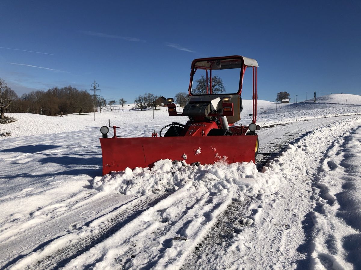 Trattori: Bucher M700 s k mit Schneepflug 1,8m – Usato da Schönenberg ZH venduto da Motorenpapst 6