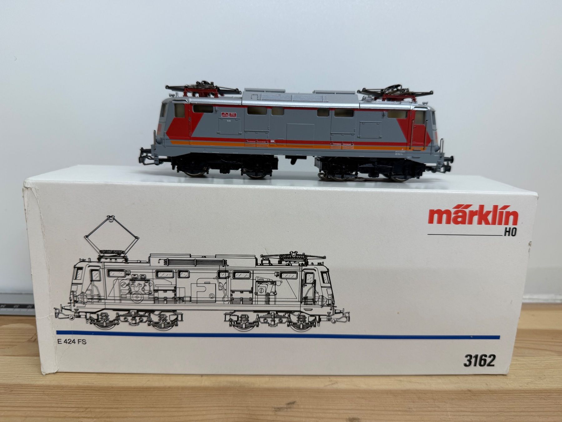 Märklin Modellini di ferrovie: Märklin 3162 Spur H0 E-Lok E 424 FS – Usato da Büsserach venduto da ModellbahnDepot