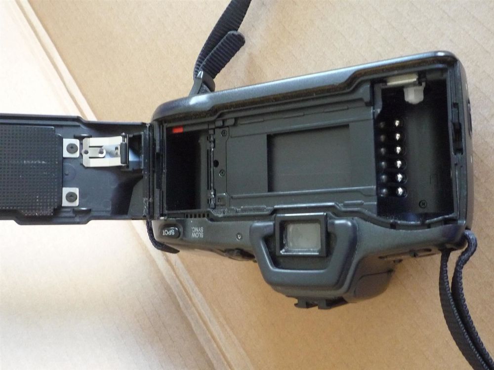 Minolta Fotocamera: Minolta Dynax 500si  Kameragehäuse ok, nur -  Batteriedeckel – Usato da Flims Waldhaus venduto da Gutveina 4